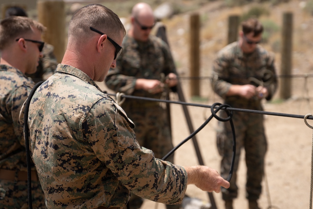 E Co, 4th Recon Conducts a Knot Tying Class