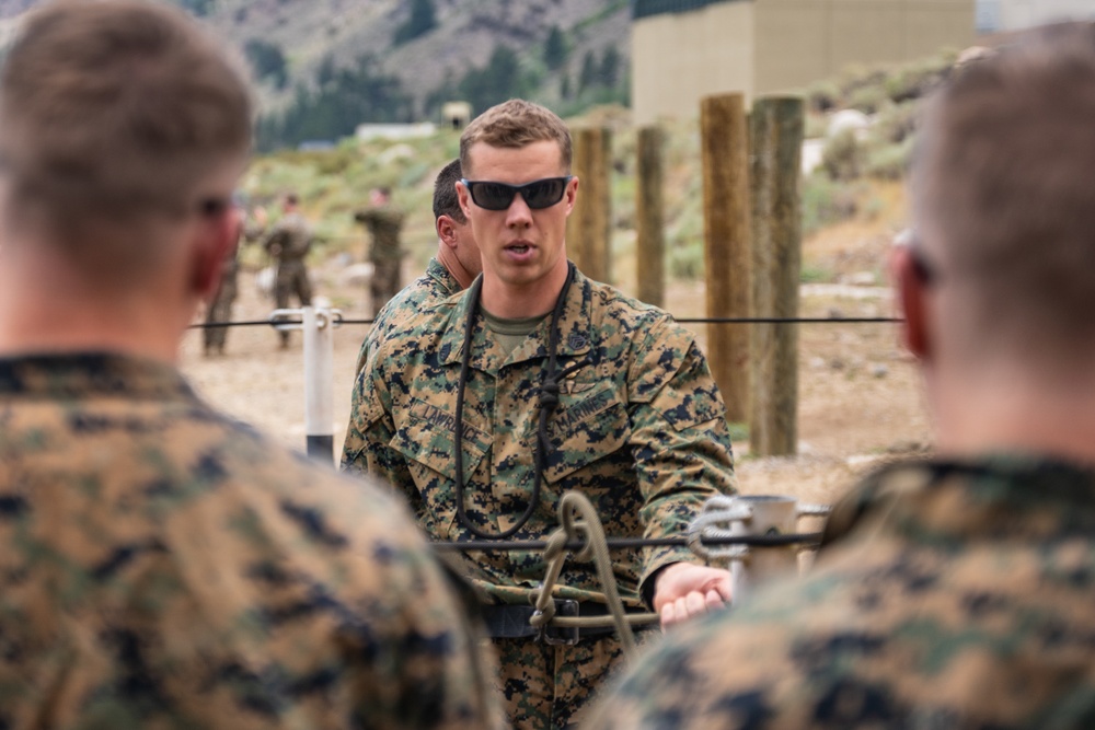 E Co, 4th Recon Conducts a Knot Tying Class