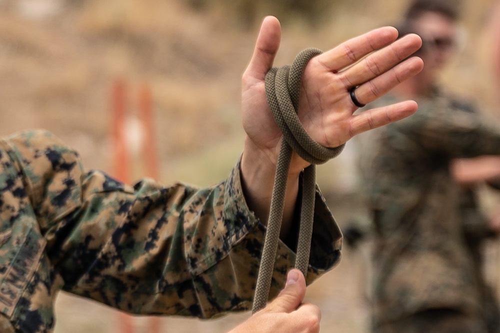 E Co, 4th Recon Conducts a Knot Tying Class