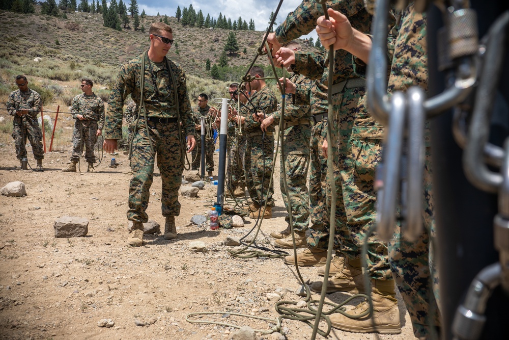 Echo Company, 4th Reconnaissance Battalion Knot Tying