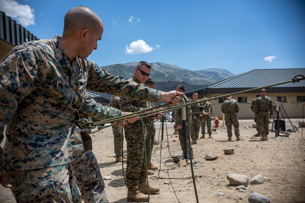 Echo Company, 4th Reconnaissance Battalion Knot Tying