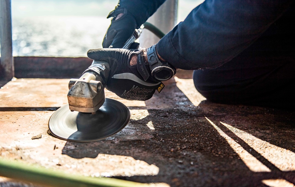 Sailors Aboard USS Germantown (LSD 42) Conduct Preservation Efforts Throughout the Ship