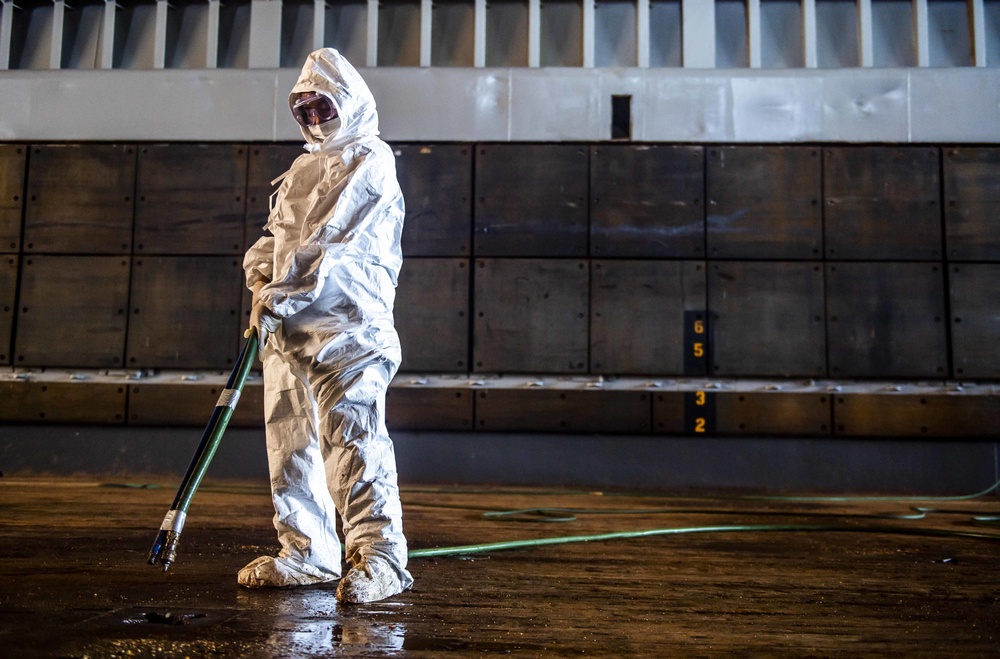 Sailors Aboard USS Germantown (LSD 42) Conduct Preservation Efforts Throughout the Ship
