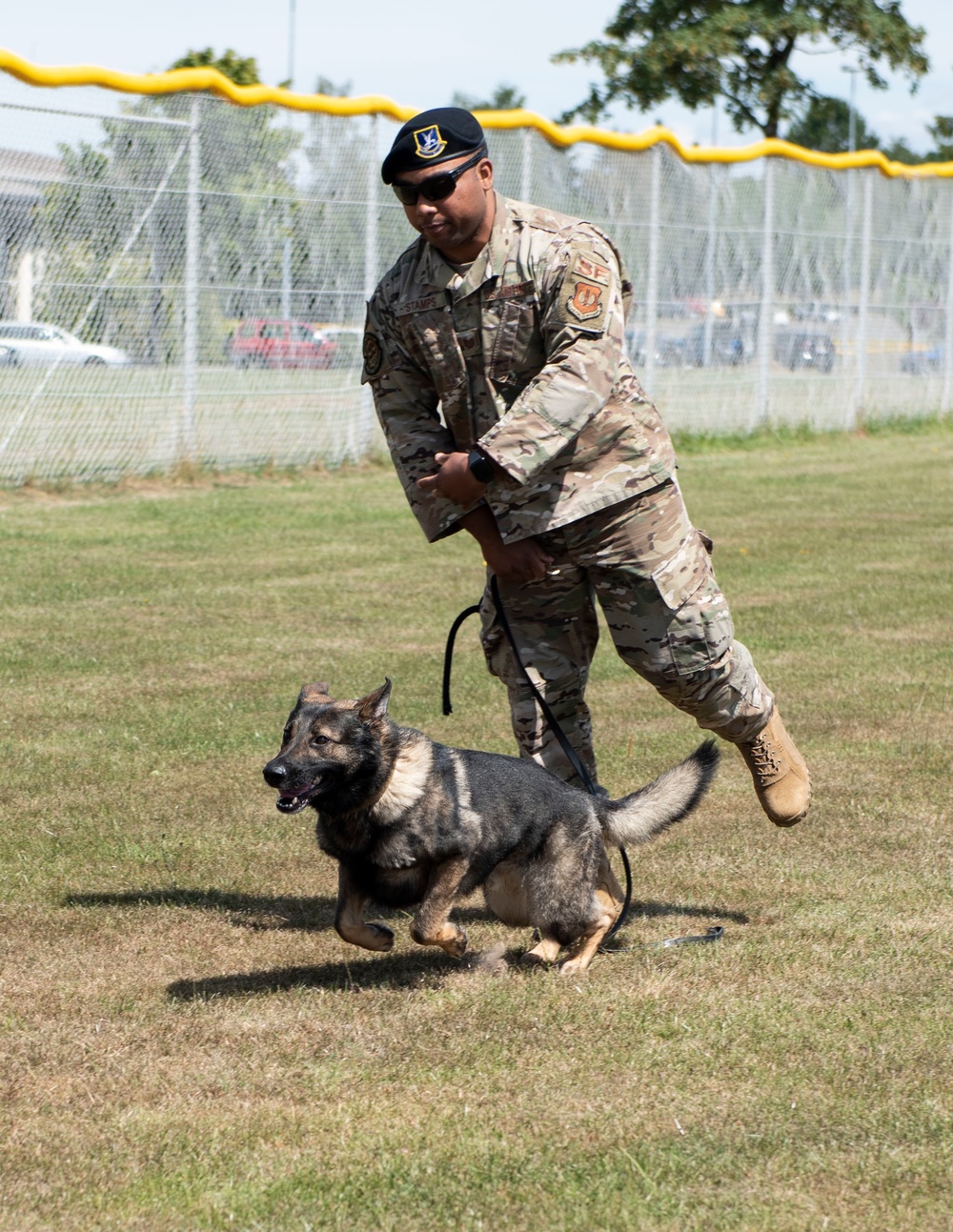 MWD handlers demonstrate for Spangdahlem AB families