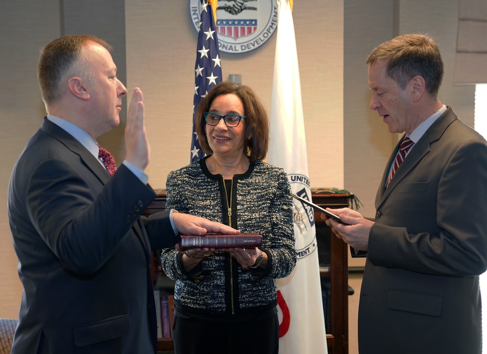 Frederick Nutt is sworn in as Assistant Administrator for Management