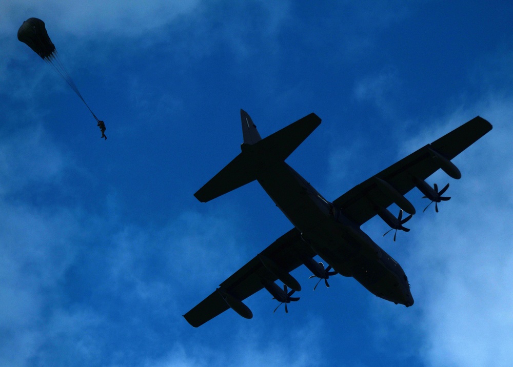 SOCEUR Paratroopers go Airborne