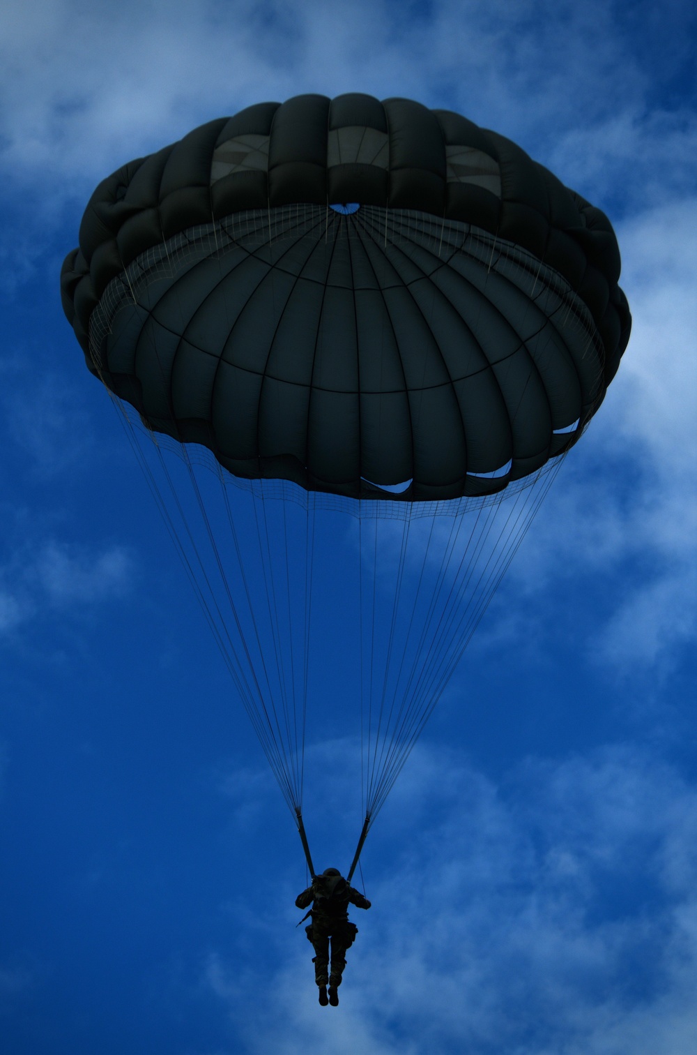 SOCEUR Paratroopers go Airborne