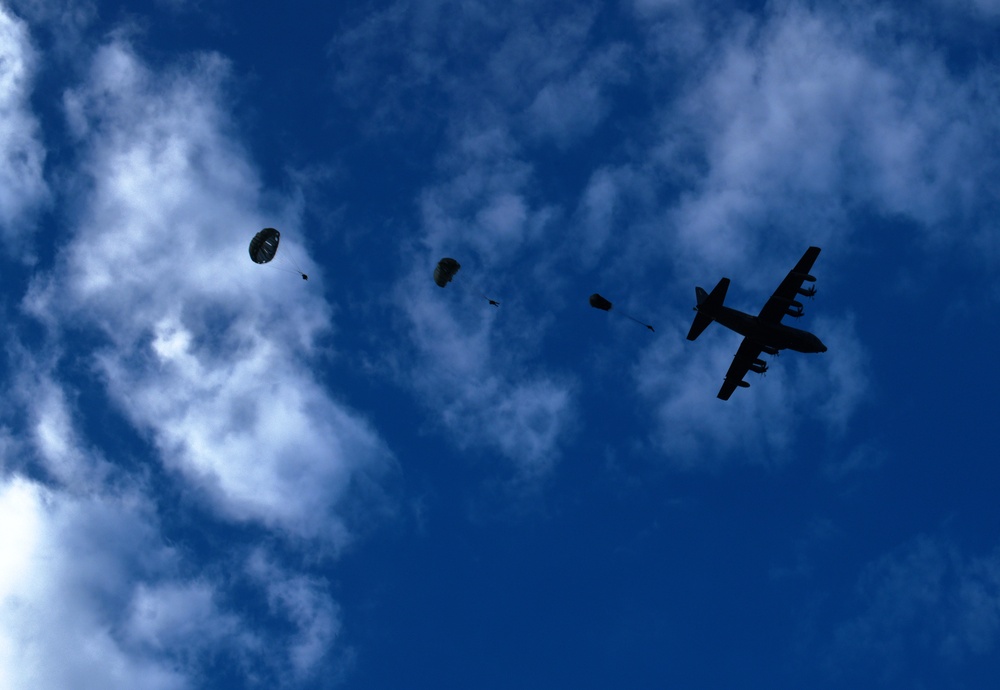 SOCEUR Paratroopers go Airborne