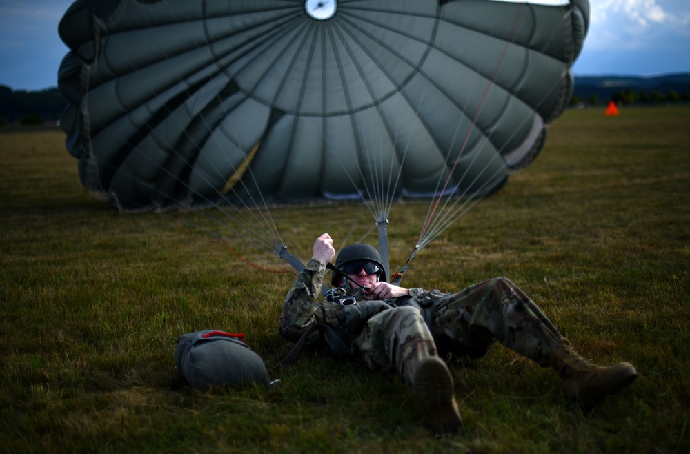 SOCEUR Paratroopers go Airborne