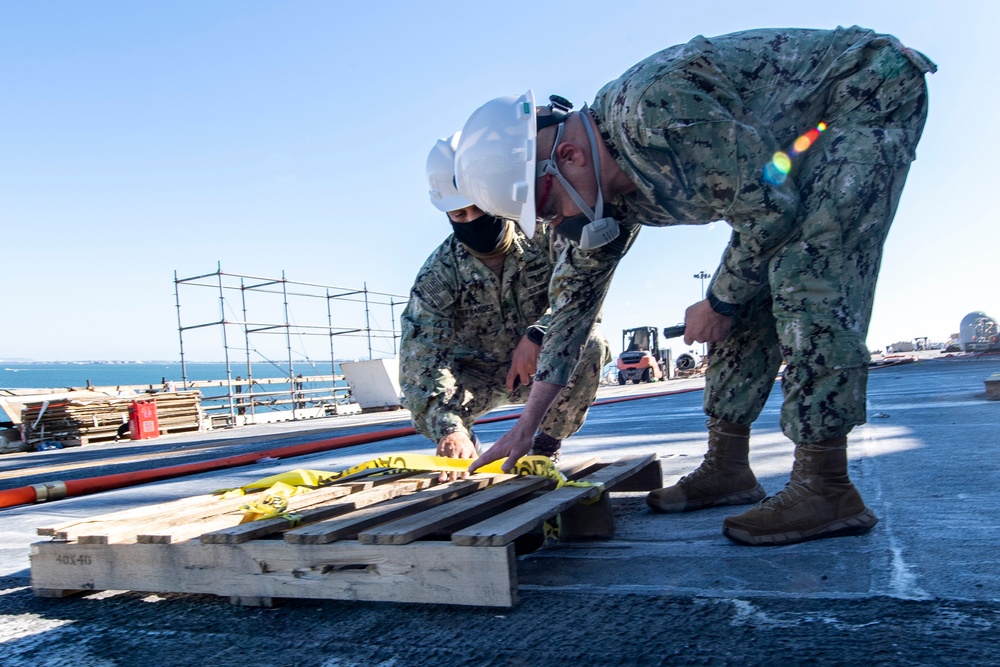 MCPON Visits USS Bonhomme Richard (LHD 6)