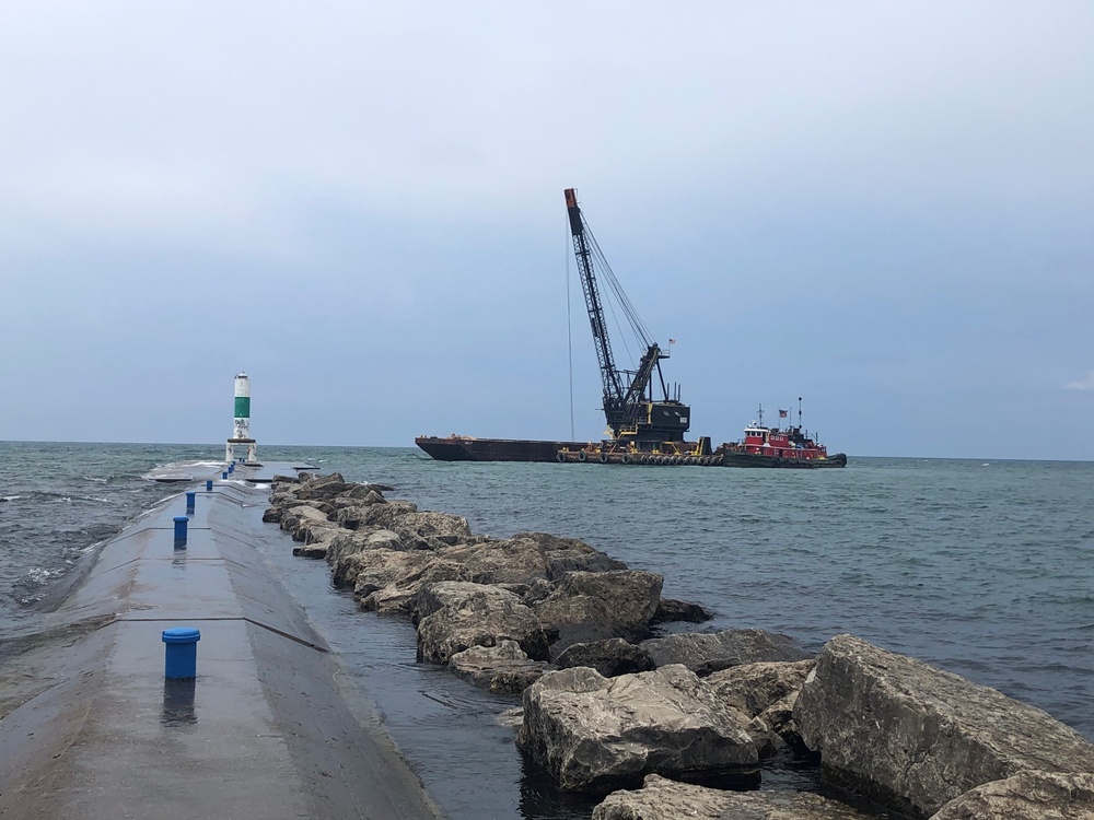 Corps’ Detroit office awards dredging contract for Holland Harbor
