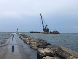 Corps’ Detroit office awards dredging contract for Holland Harbor