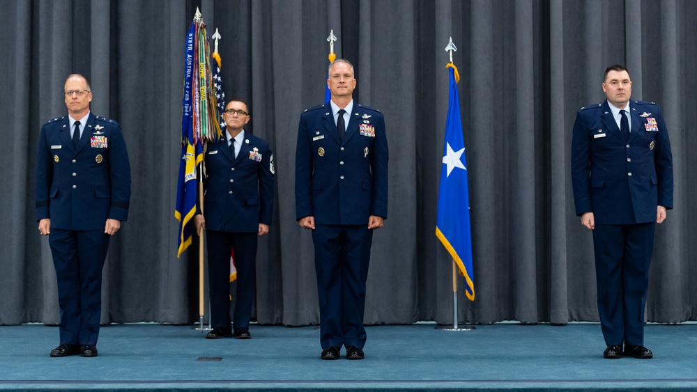 2nd BW welcomes new commander