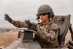 AAV Commander Course navigates through Pendleton