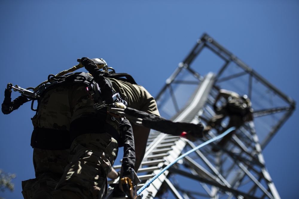 Don’t look down: 1 CMXS provides tower rescue training