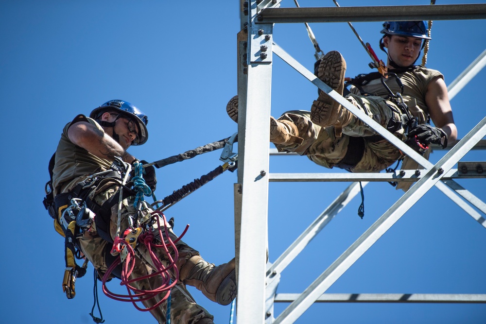 Don’t look down: 1 CMXS provides tower rescue training