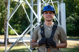 Don’t look down: 1 CMXS provides tower rescue training