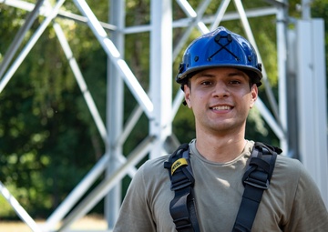 Don’t look down: 1 CMXS provides tower rescue training
