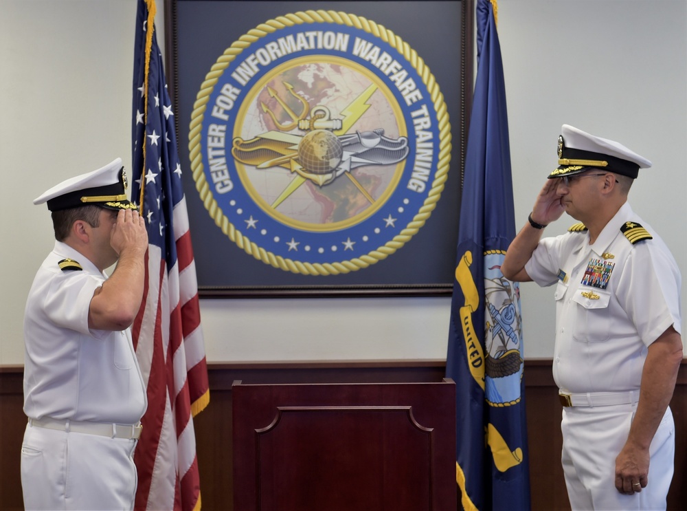 Center for Information Warfare Training Holds Change of Command