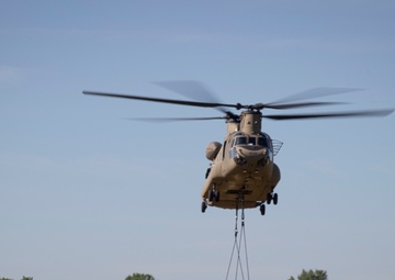 Iowa and North Dakota National Guard team up for sling-load training