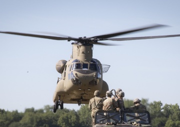 Iowa and North Dakota National Guard team up for sling-load training