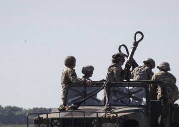 Iowa and North Dakota National Guard team up for sling-load training