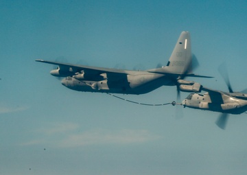 VMM-363 conducts tactical air-to-air refueling exercise