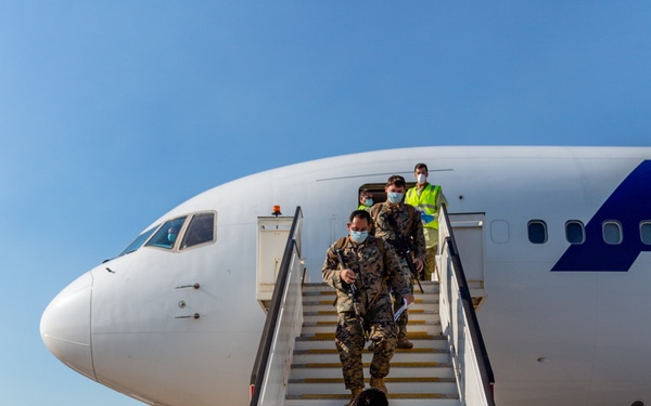 Final wave of Marines arrive in Darwin