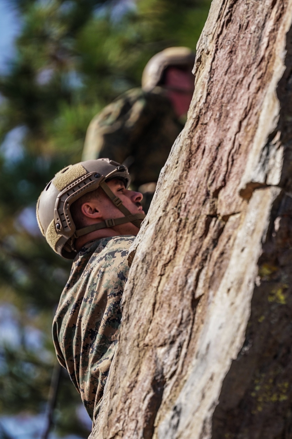 4th Recon, E Co Utilizes Climbing Skills