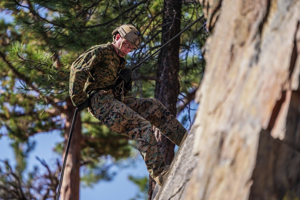 4th Recon, E Co Utilizes Climbing Skills