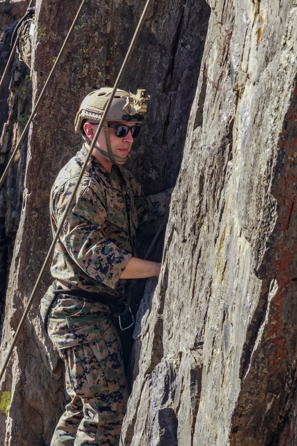 4th Recon, E Co Utilizes Climbing Skills