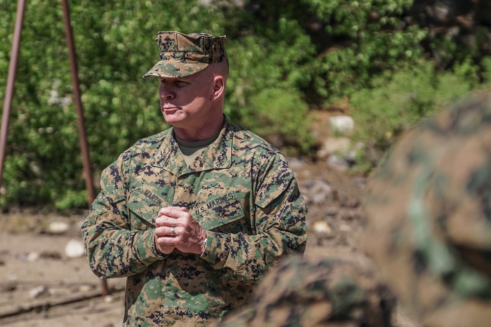 Maj. Gen. Martin speaks to Marines with 4th Recon