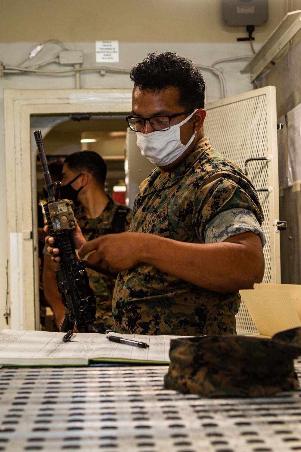 15th MEU Marines embark USS Makin Island