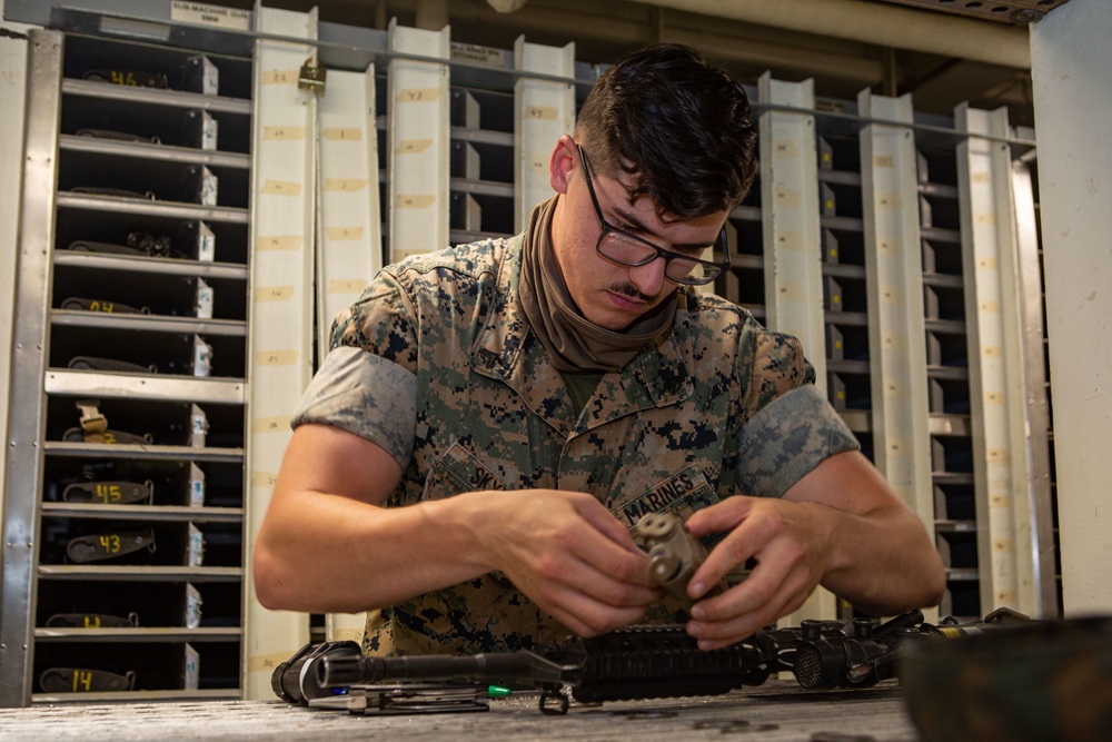 15th MEU Marines embark USS Makin Island