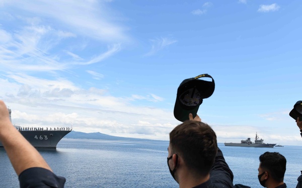 Crews of U.S. Navy and JMSDF mine countermeasures ships perform PASSEX upon conclusion of Mine Warfare Exercise (MIWEX) 2JA 2020