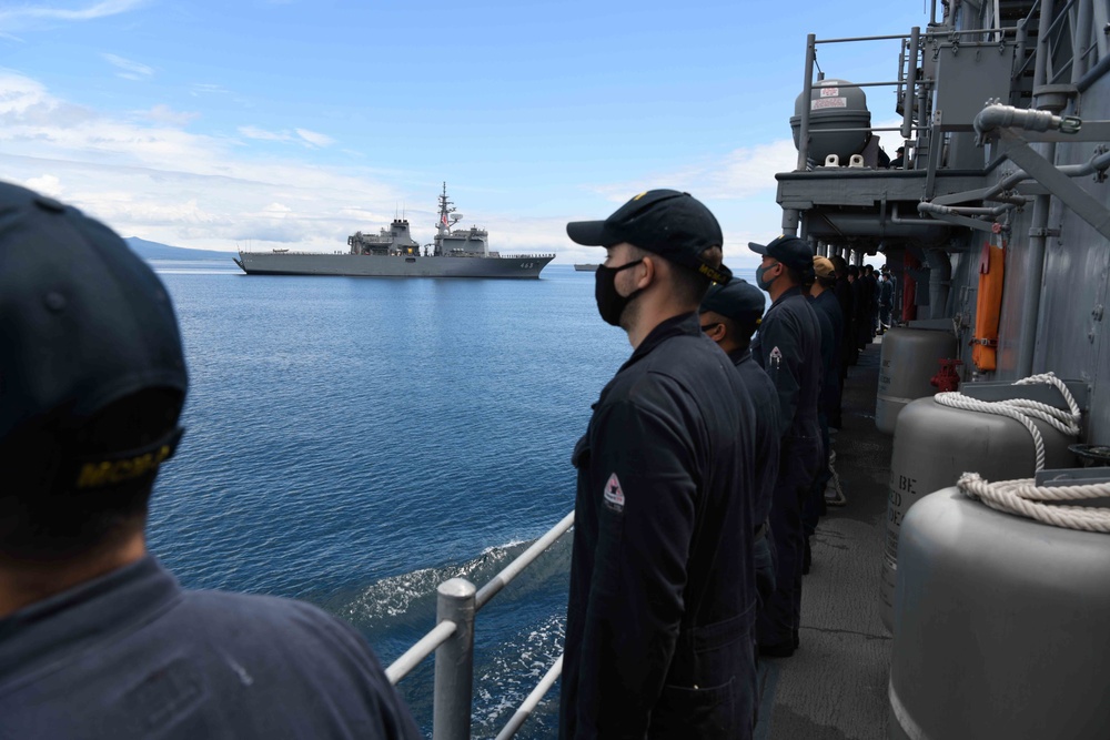 Crews of U.S. Navy and JMSDF mine countermeasures ships perform PASSEX upon conclusion of Mine Warfare Exercise (MIWEX) 2JA 2020