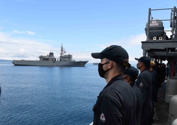 Crews of U.S. Navy and JMSDF mine countermeasures ships perform PASSEX upon conclusion of Mine Warfare Exercise (MIWEX) 2JA 2020