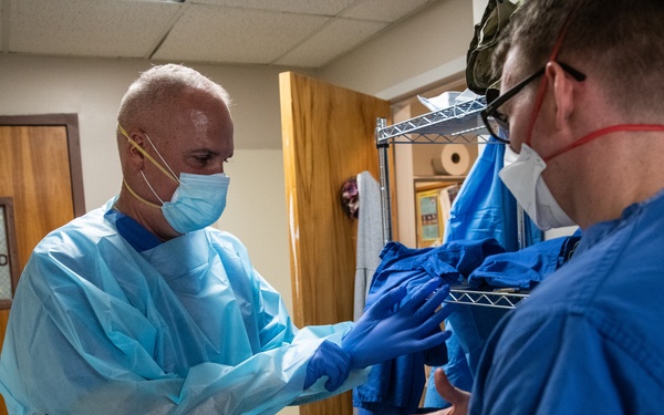 U.S. Army Maj. Gen. Glaser visits medical centers in Texas