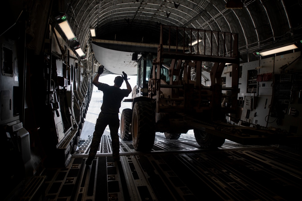 C-17s Move Cargo Through AFCENT AOR