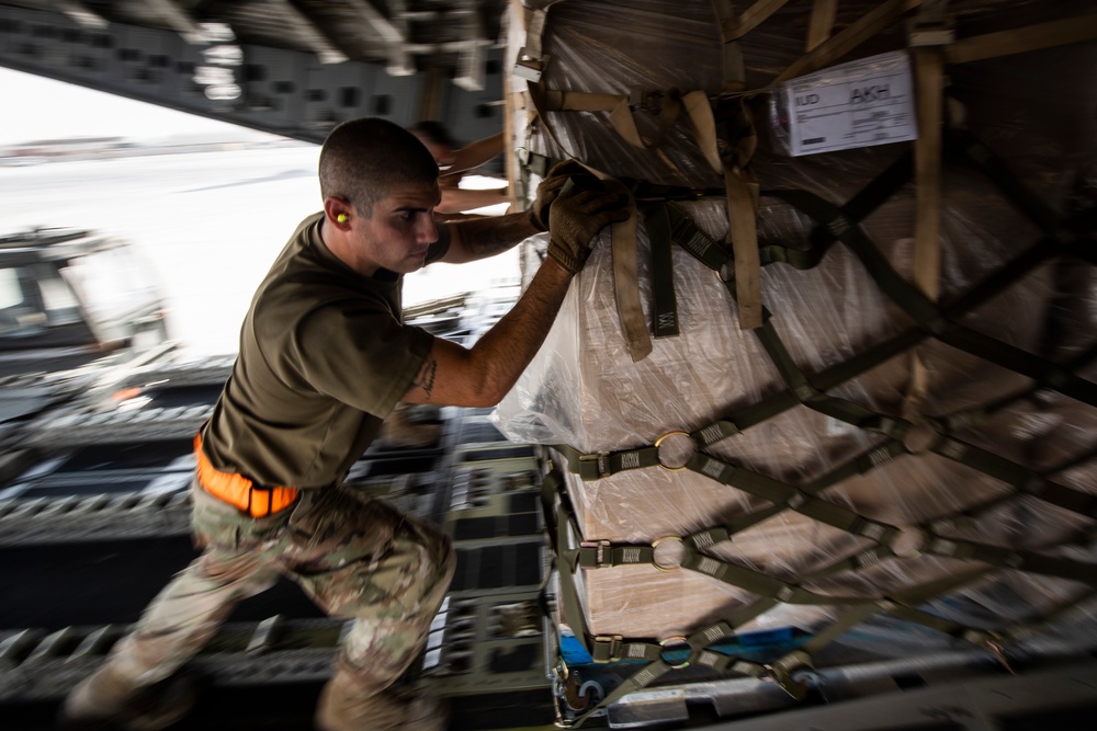 C-17s Move Cargo Through AFCENT AOR