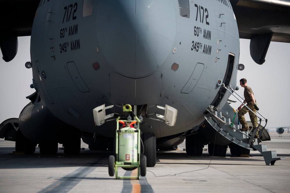 C-17s Move Cargo Through AFCENT AOR