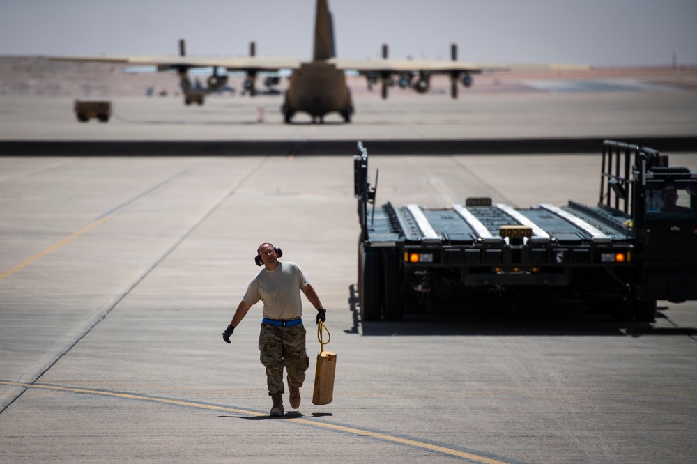 C-17s Move Cargo Through AFCENT AOR