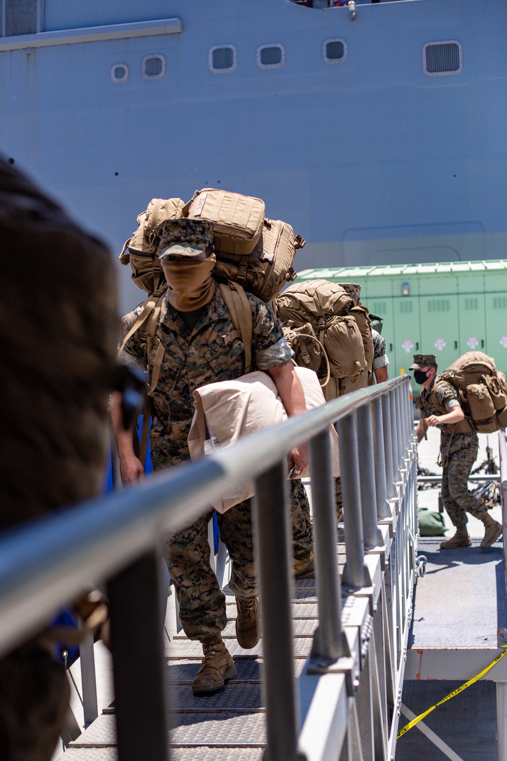 15th MEU Marines, Sailors embark USS San Diego, USS Somerset