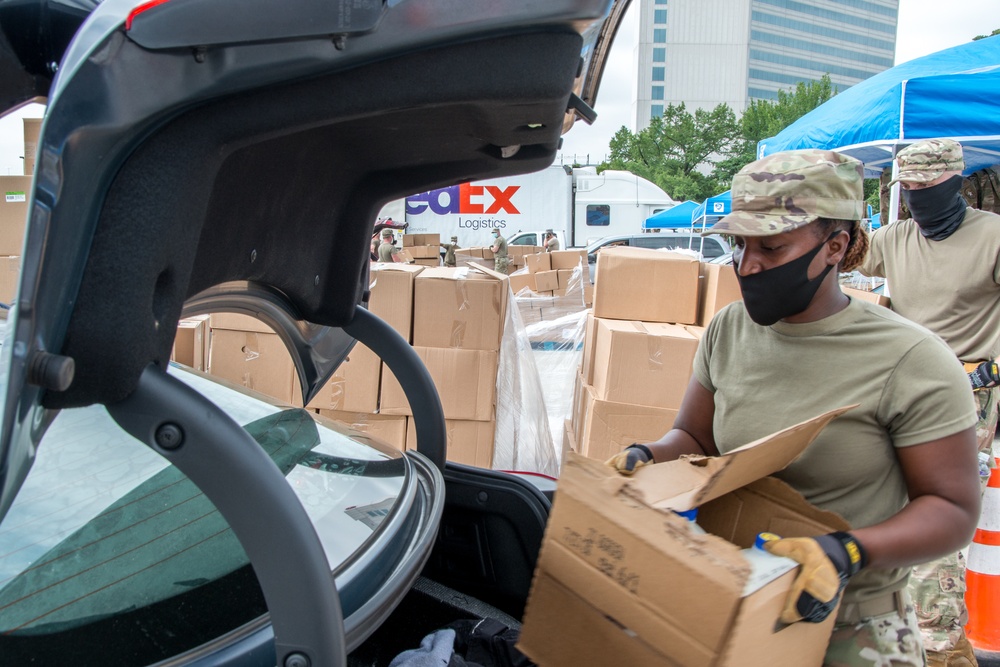 Citizen Airmen Distribute Food to Community in Need