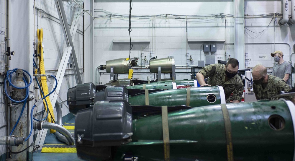 Commander, U.S. Submarine Forces Tours Navy Submarine Torpedo Facility Yorktown