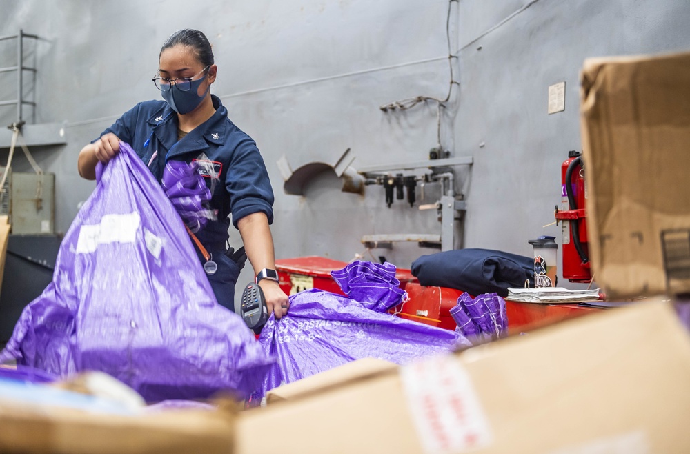 USS Germantown (LSD 42) Conducts a Vertical Replenishment-at-Sea with USNS Alan Shepard (T-AKE 3)