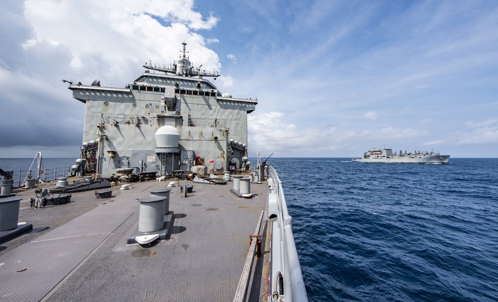 USS Germantown (LSD 42) Conducts a Vertical Replenishment-at-Sea with USNS Alan Shepard (T-AKE 3)