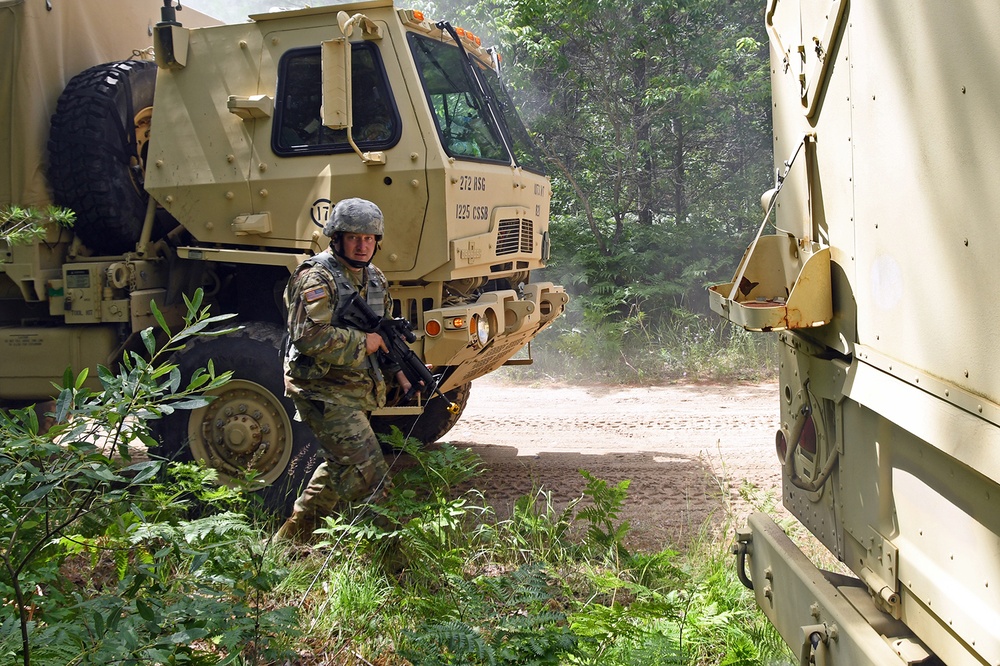 1073rd Maintenance Company Recover a Vehicle Under Simulated Fire During Northern Strike 20