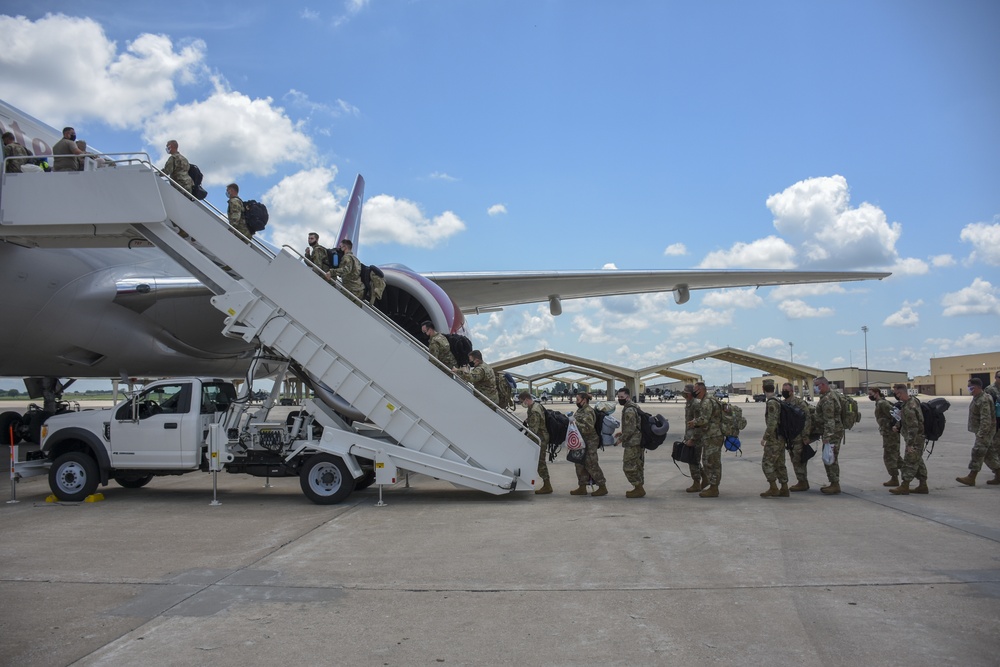 442d Fighter Wing members leave for deployment