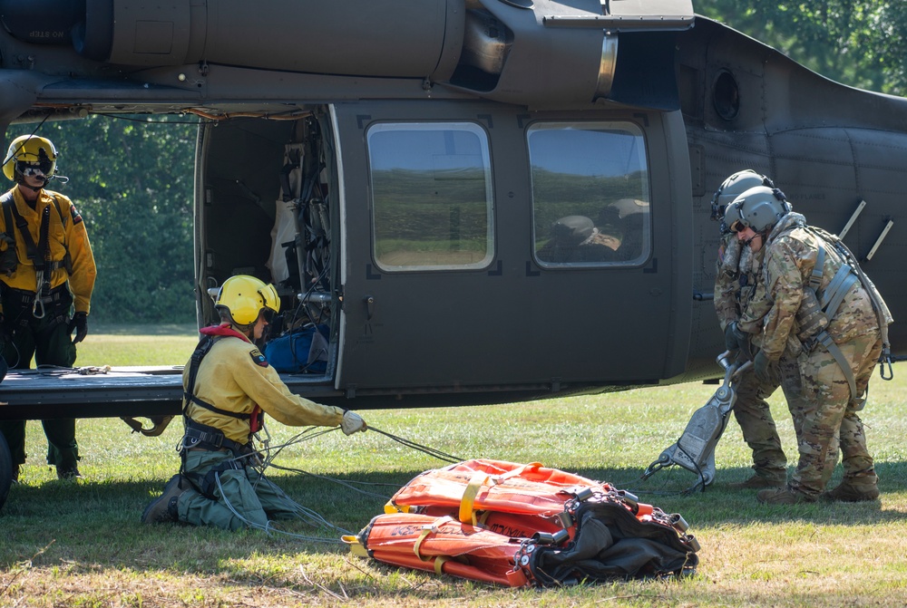 3-142 Aviation Regiment Conducts Water Bucket Training